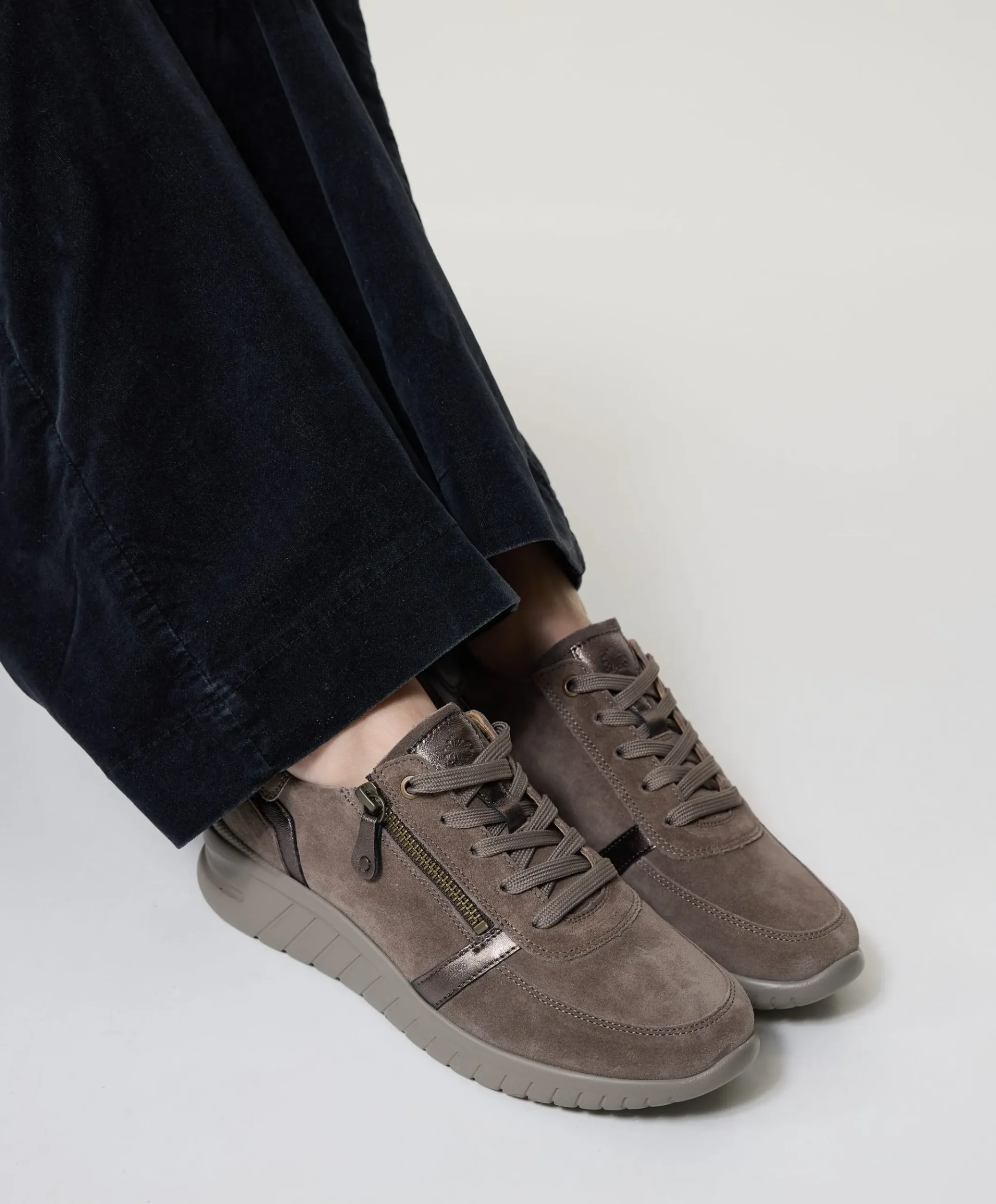 dames sneakers bruin