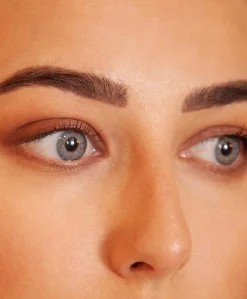 Wenkbrauw make-up bruin